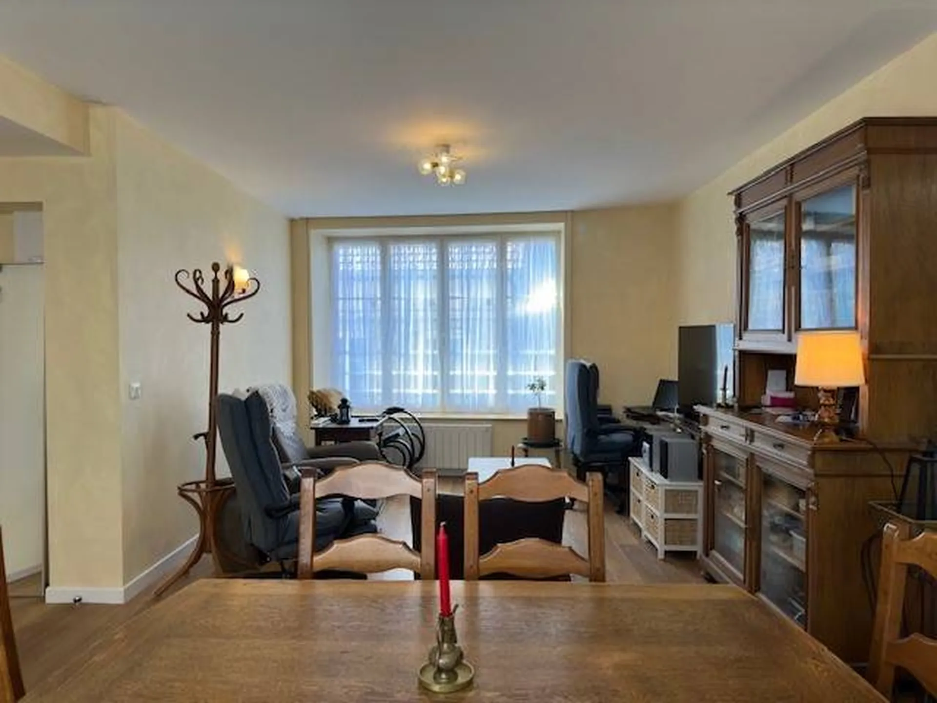 Vends Appartement moderne de 72m² avec ascenseur, deux chambres et deux places de parking, à proximité des commerces à Dieppe.