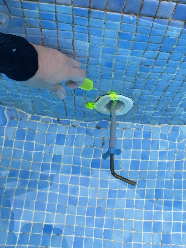 Fuite d'eau sur piscine béton localisée sans destruction et sans vider le bassin à Châteauroux dans le 36