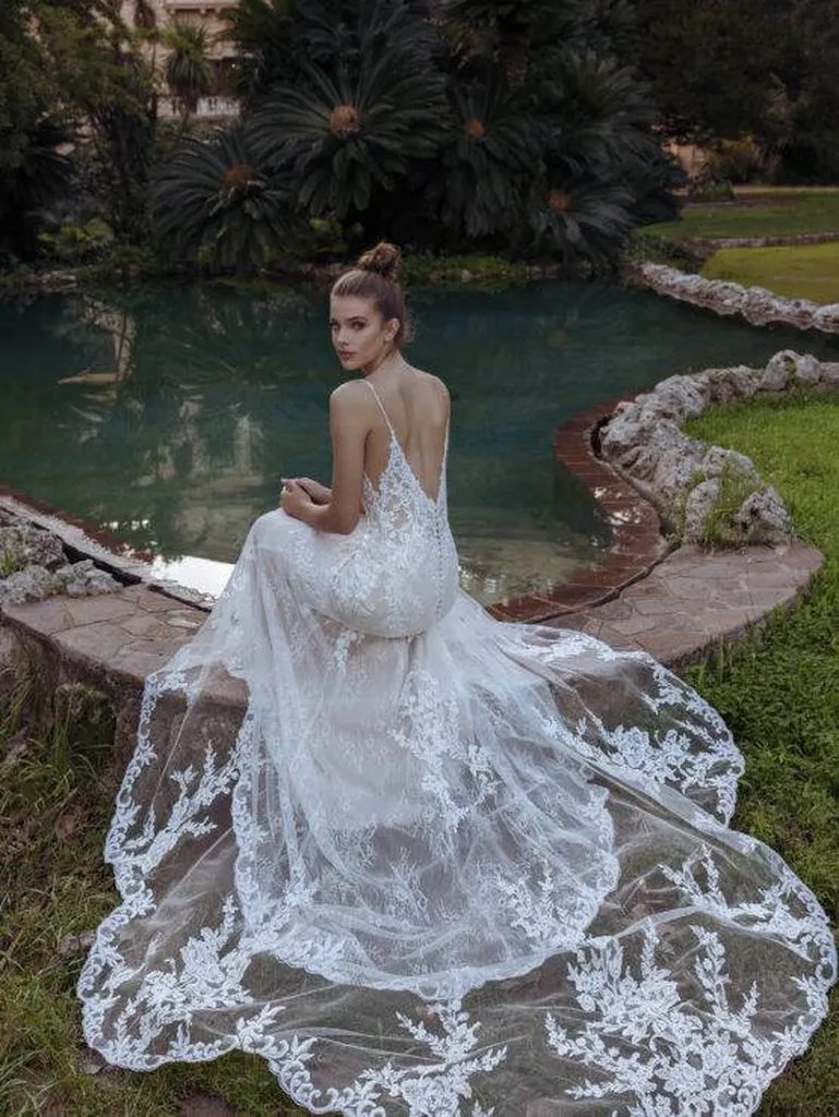 Robe de mariée sirène modeca shiva robe de créateur avec dentelle dos nu et longue traine a Marseille