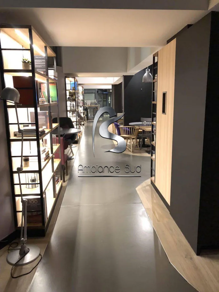 SOL DECORATIF BETON CIRE COULE POUR RESTAURANT A NICE