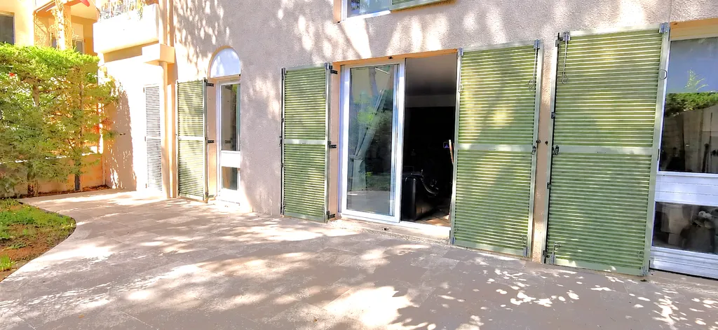 Vente appartement T3 Cassis  avec jardin et garage en option dans une agréable résidence sécurisée et arborée
