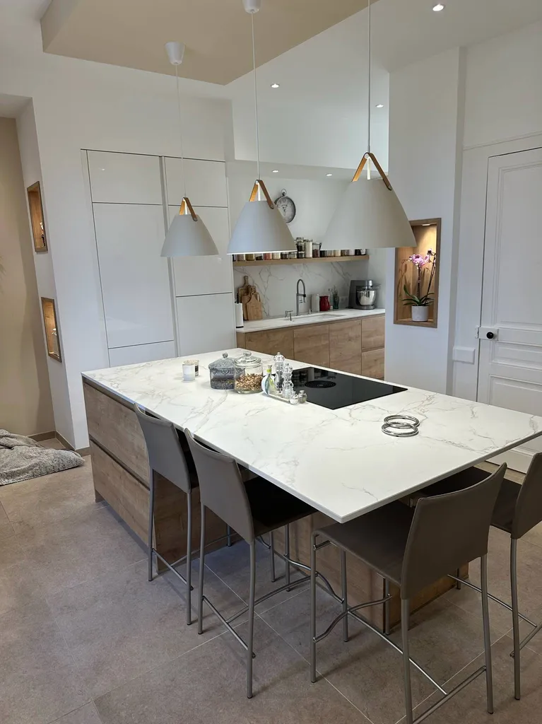 Cuisine bois avec plan de travail dekton à lyon