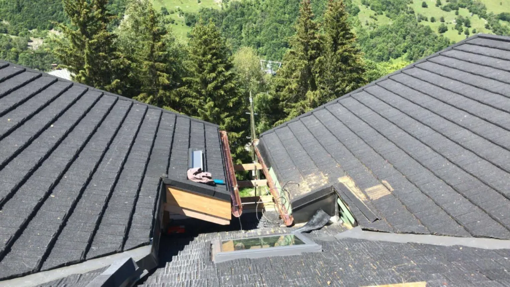 Toiture de montagne de lauze métallique aux Ménuires 2