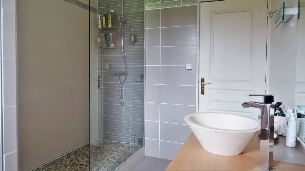 Maison de ville gros potentiel chambres d'hôtes, 7 chambres (dont 3 chambres d'hôtes), 3 salles d'eau à 3 min du front de mer. Axe Le Tréport 76470 - Saint-Valery-sur-Somme 80230