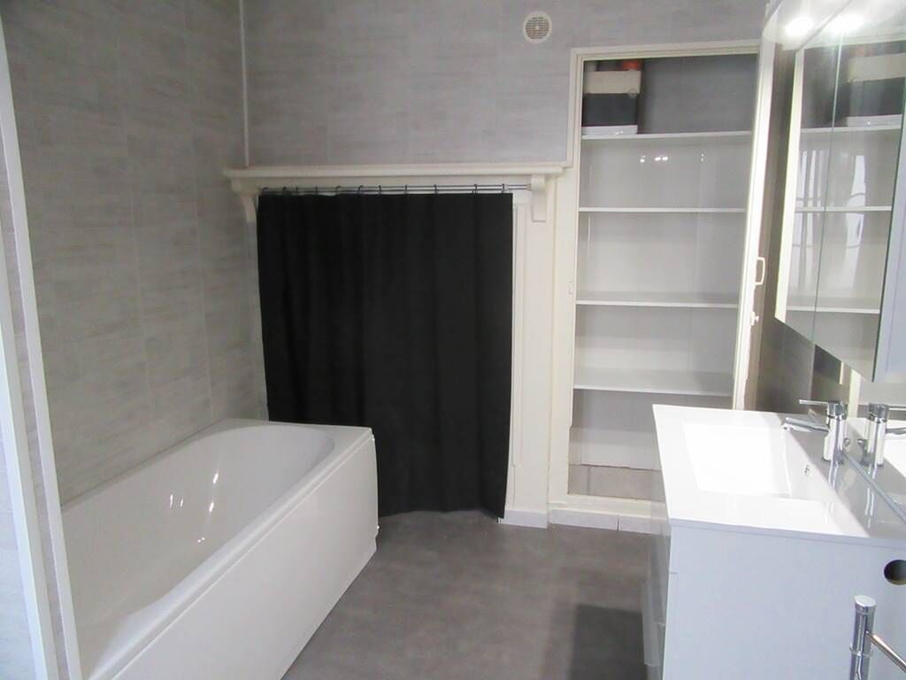 Vend maison proche de petites places