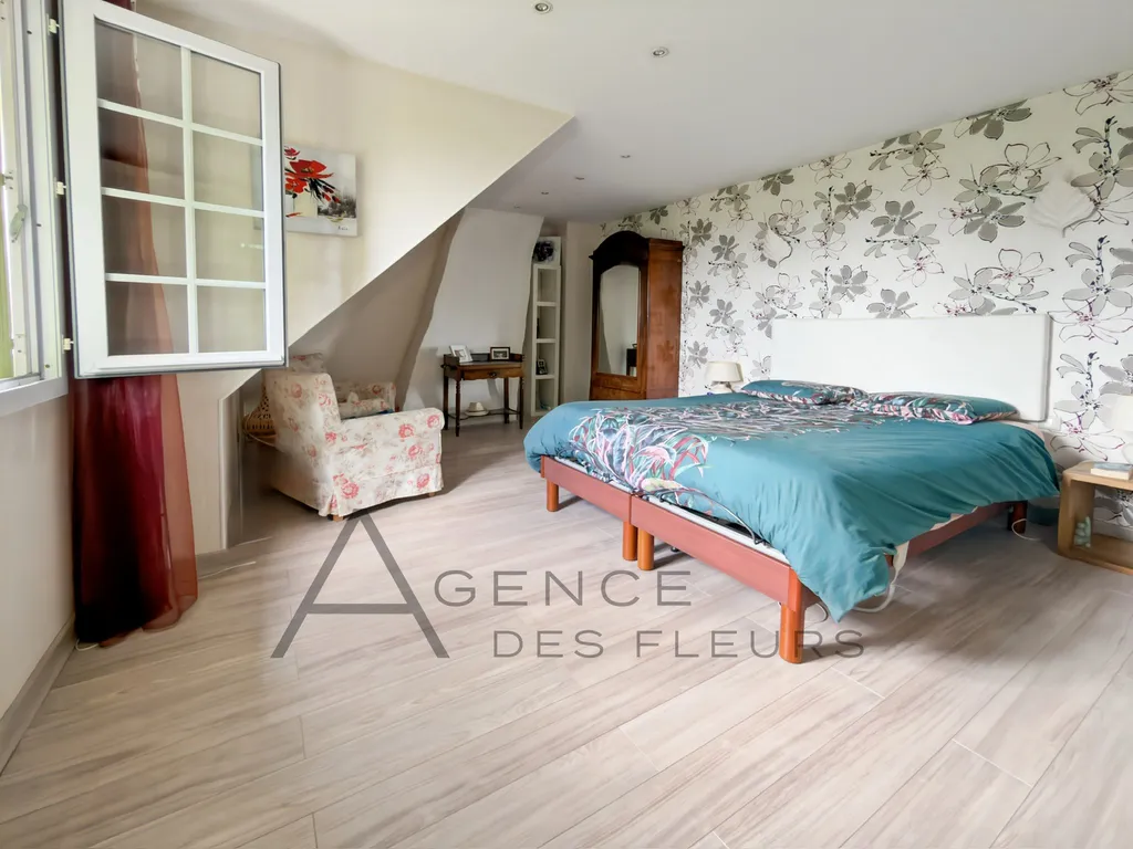 A vendre, propriété de charme de 202 m² édifiée sur un terrain de 3952 m² sur la commune de FRENEUSE 76410