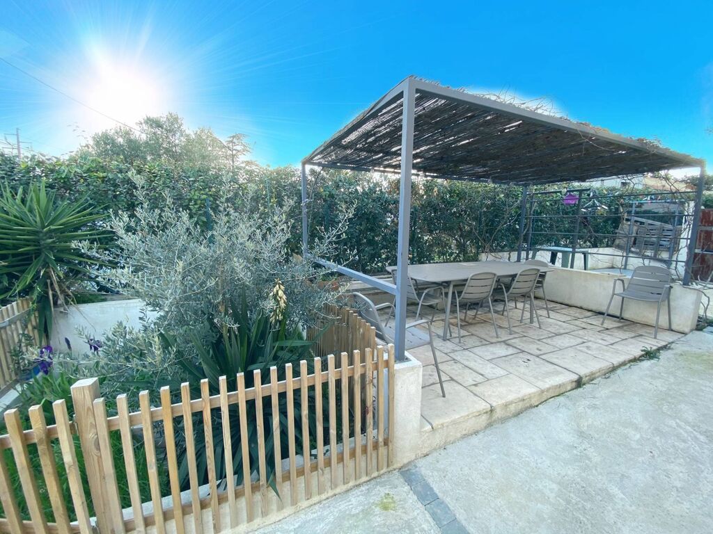 immense villa avec jardin privé a vendre la bedoule