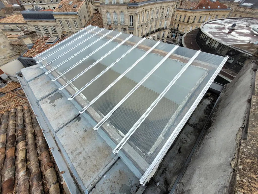 Restauration d’une verrière de toit métallique à Bordeaux