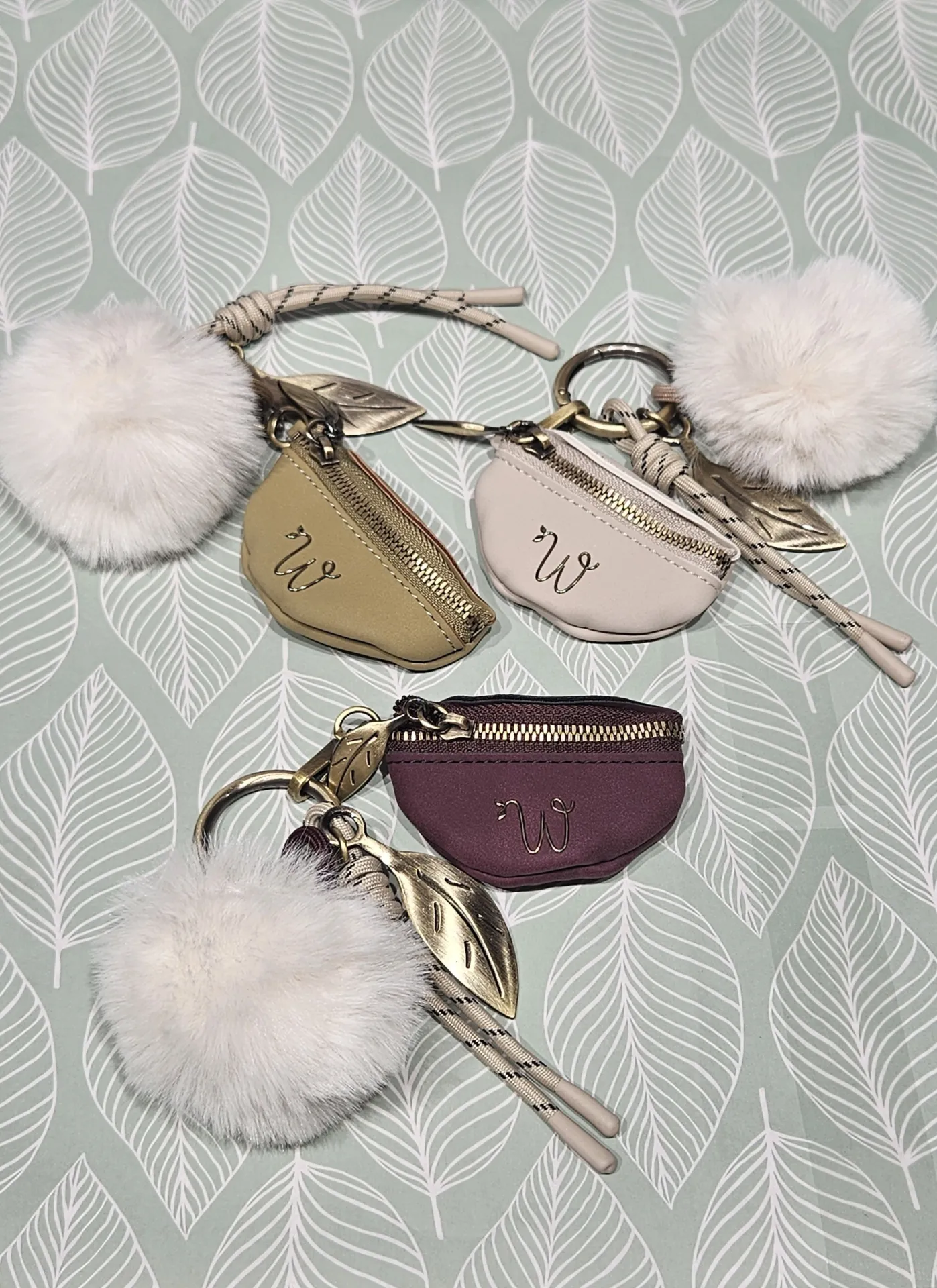 Porte-clés ou bijoux de sac Woomen disponible chez Evasion Eu