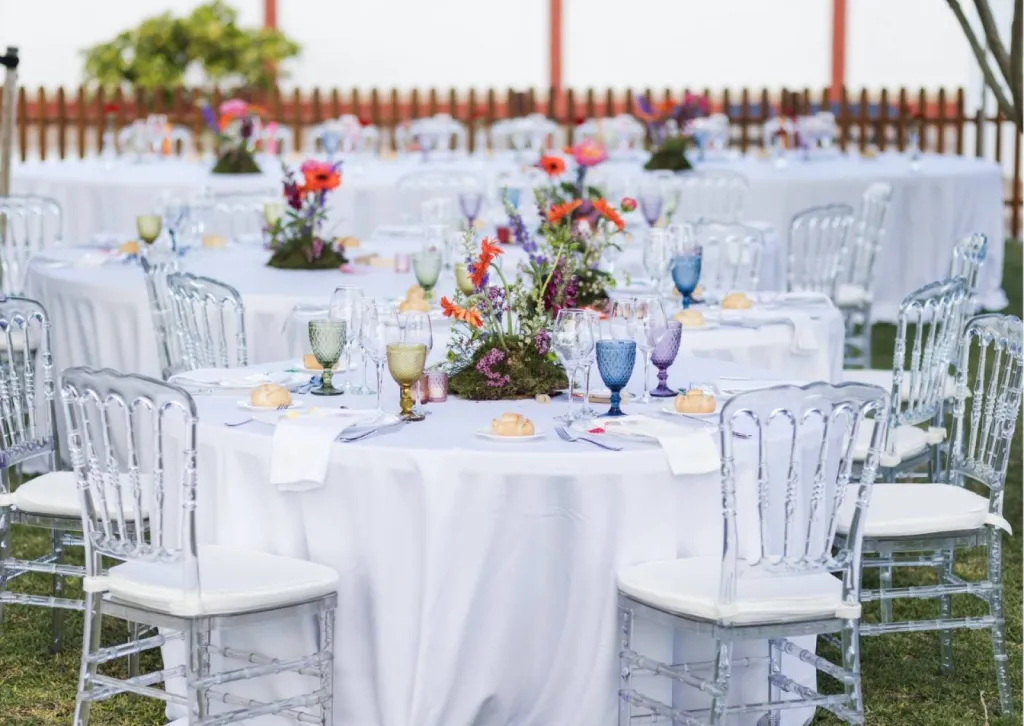 Décoration de mariage colorée pour un mariage intimiste à Bordeaux en Nouvelle Aquitaine 