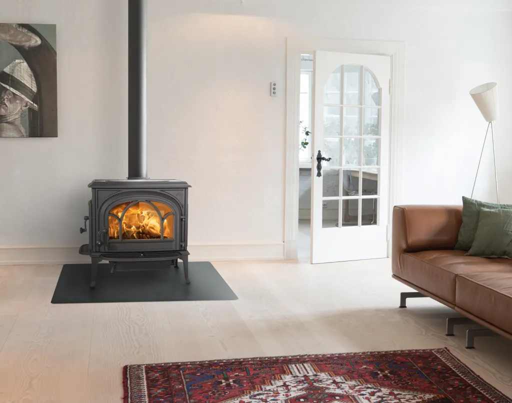 image d'un poele à bois JOTUL F 500 ECO noir dans un salon à Valence