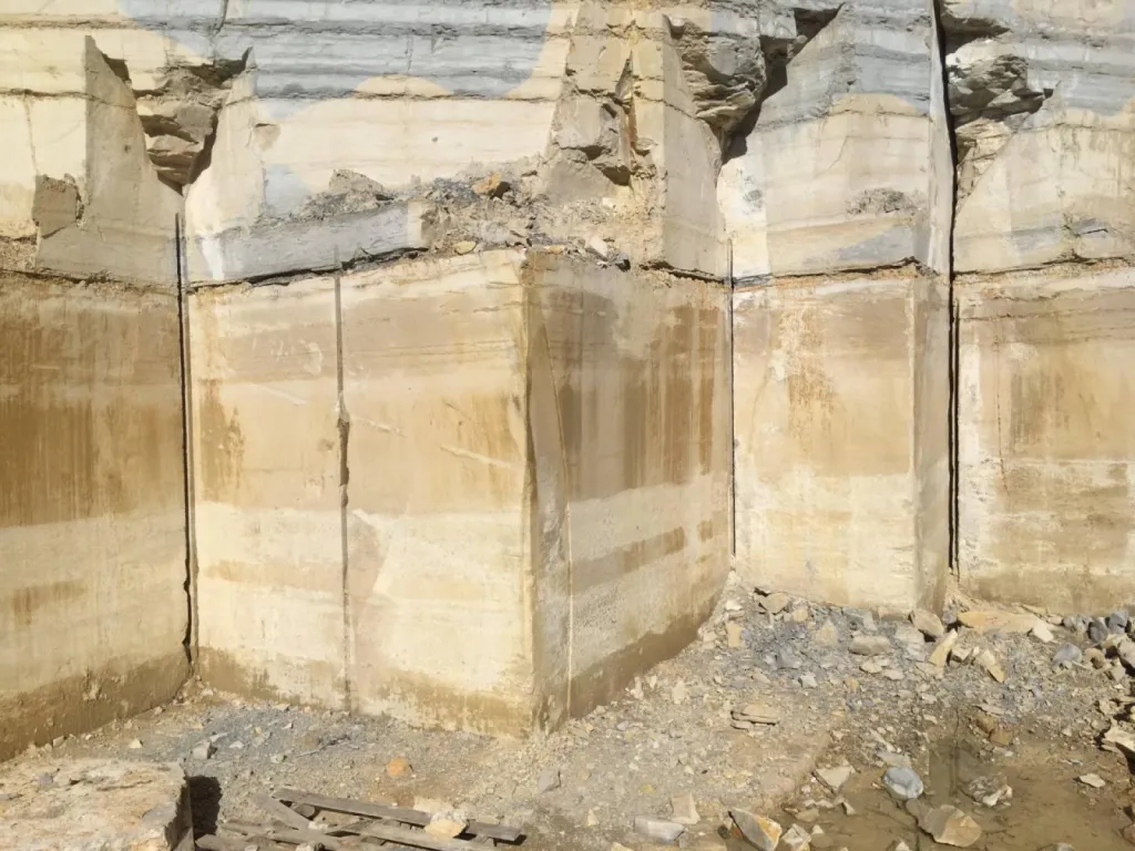 La pierre de Dordogne pour dallage haut de gamme en pierre naturelle, livraison Bordeaux, Paris, Aix-en-Provence