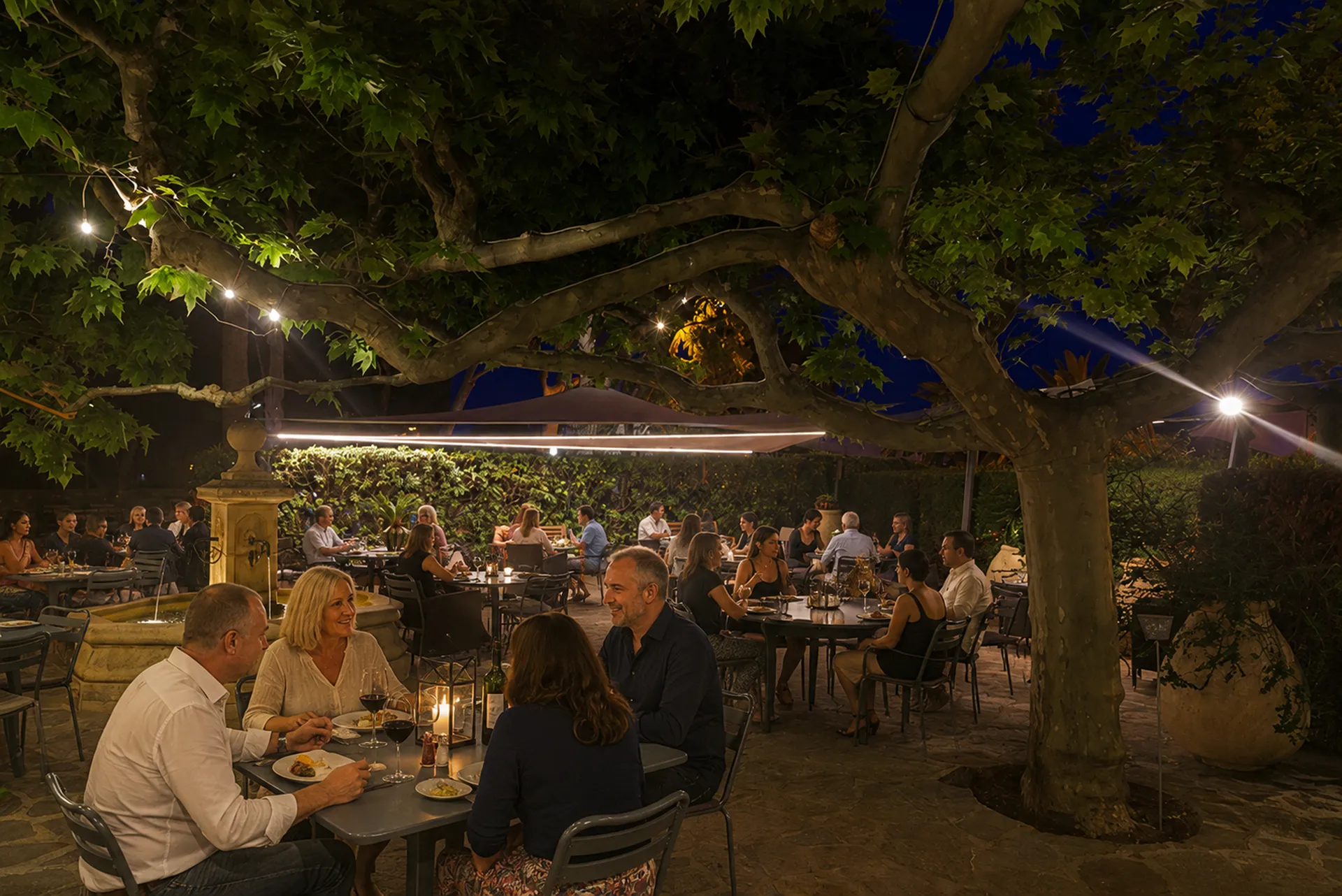 Atmosphère convivial et bonne cuisine, La Table de L'HDLP de Bormes Les Mimosas