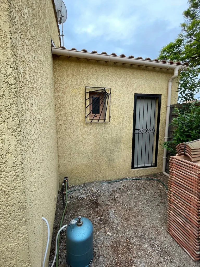 Façade gratté fin à Frontignan proche de Sète