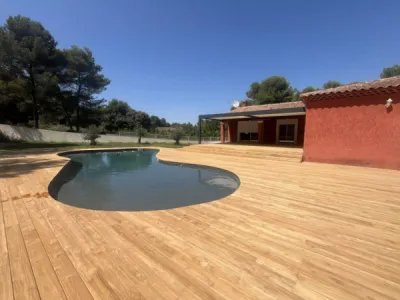 Découvrez les Terrasses en Bois Teck Disponibles dans Notre Magasin