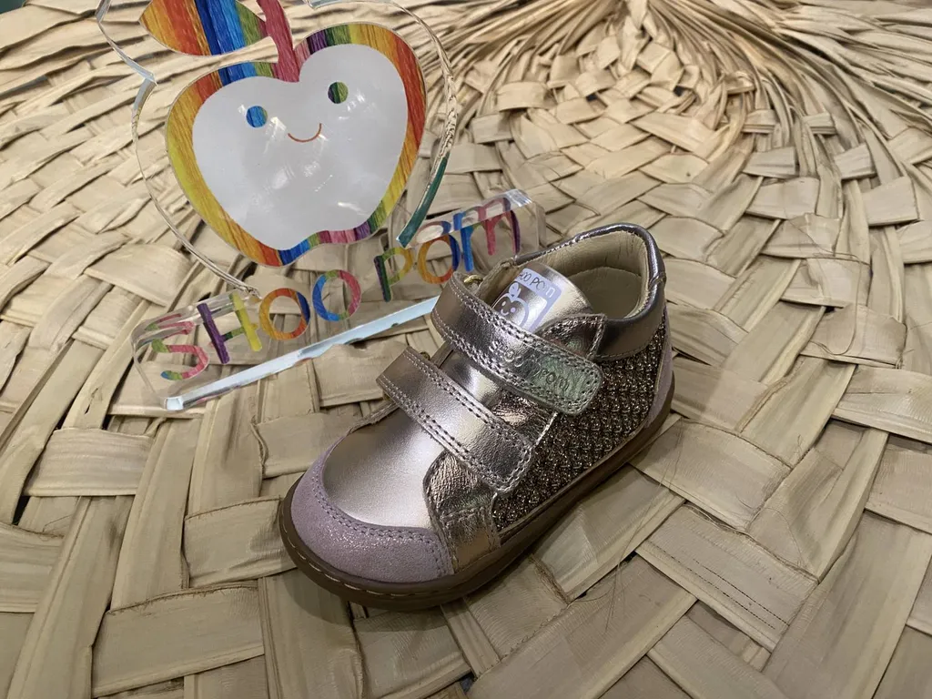 chaussure à scratch pour fillette près de Saint Emilion