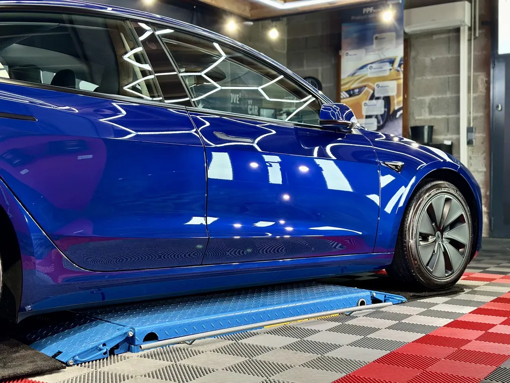 Detailing auto lyon traitement céramique à côté de lyon spécialiste Tesla