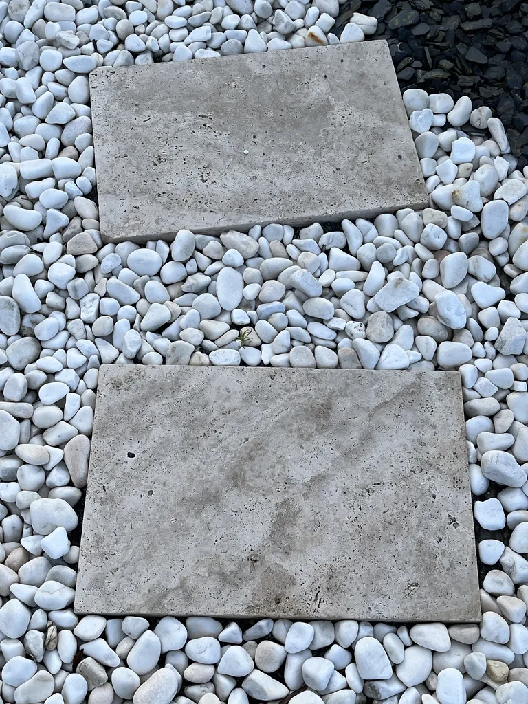 Où acheter des pas japonais en Travertin pour faire une allée piétonne dans votre jardin à Saint-Sulpice et Cameyrac près de Bordeaux Rive Droite ?