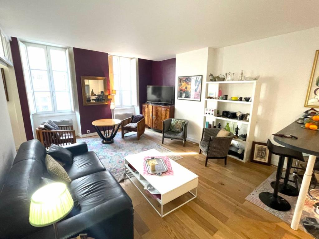 Appartement T3 dans Immeuble ancien Bordeaux Hyper centre dans immeuble pierre