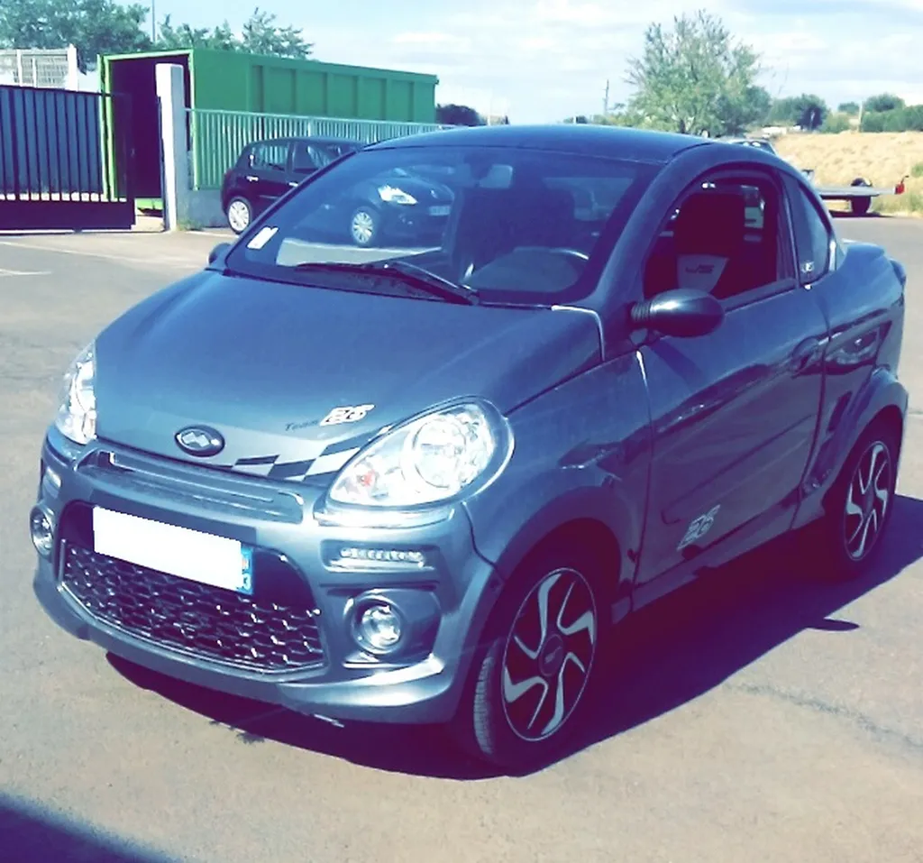 Voiture sans permis Marseille JS RC Coupé DCI + Clim