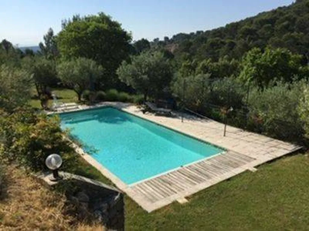 A vendre une maison avec un champs d'olivier cotignac 83570