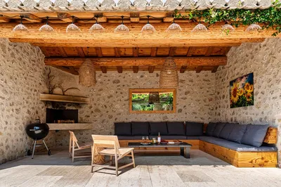 Agence immobilière à Maussane-les-Alpilles depuis 2011 : vente, estimation et gestion de prestige dans les Alpilles