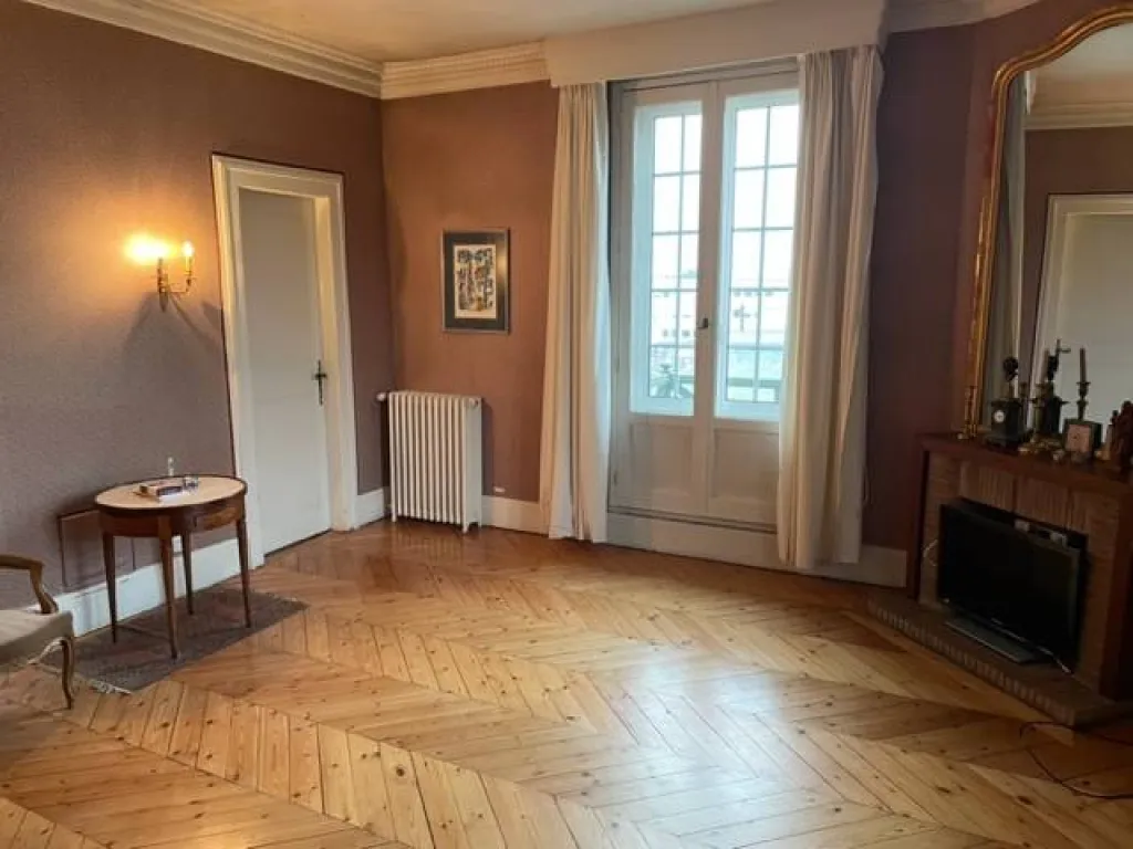 A vendre belle propriété anglo-normande de 260 m² habitables édifiée sur 778 m² de terrain