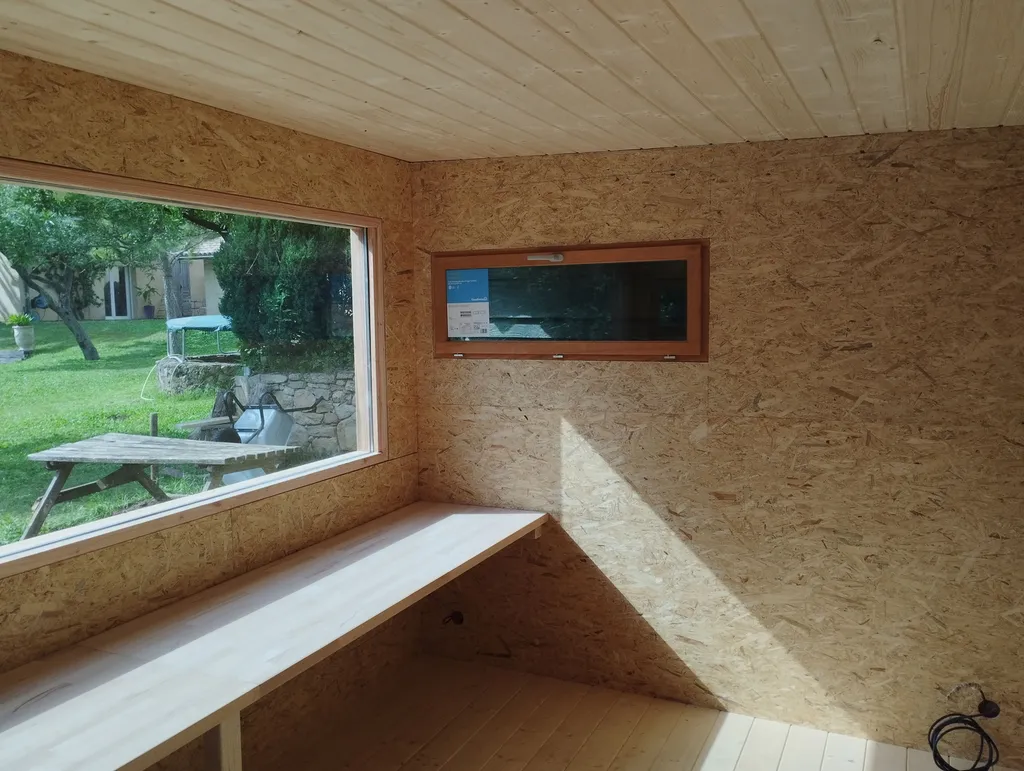 Bureau de jardin en bois Douglas fabriqué sur mesure par RC.Construction.Bois à Montagnac, Mèze, Pézenas, Sète et dans le Bassin de Thau.