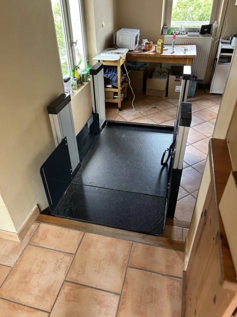 Elevateur Stepsaver installé près de Manosque sécurité et confort d'utilisation avec très faible niveau sonore en utilisation