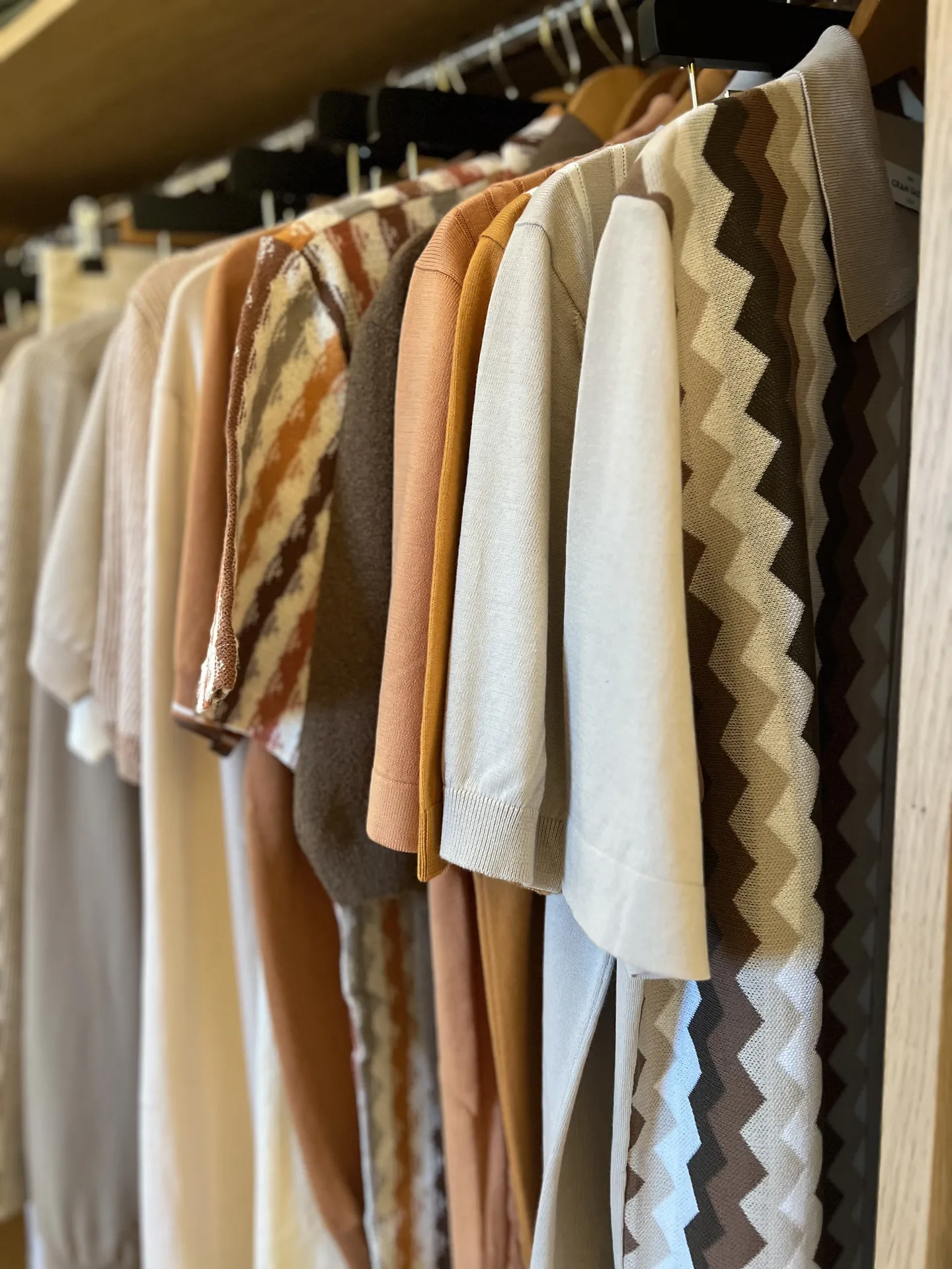 Les polos, chemises, Tee Shirt Gran Sasso chez Sacha à Ménerbes.