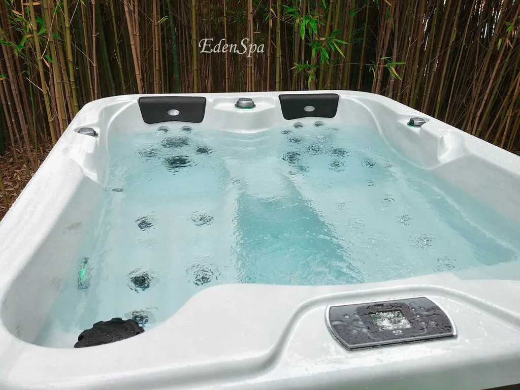 spa 3 places exterieur bambous aix en provence