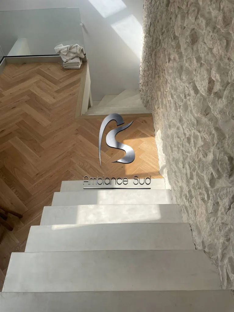 Rénovation de trois escaliers avec un revêtement en béton ciré taloché à Aix en Provence dans les Bouches du Rhône