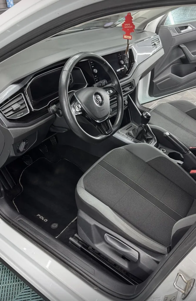 Entreprise spécialisée dans le nettoyage intérieur complet avec lavage des tapis de sol et tissus de sièges à Saint-Julien-en-Genevois en Haute-Savoie