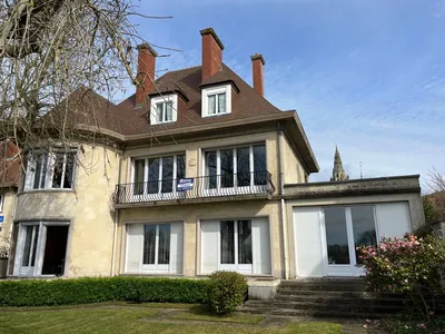 Belle maison de caractère à vendre à Caudebec en Caux, en centre ville et pleine vue Seine
