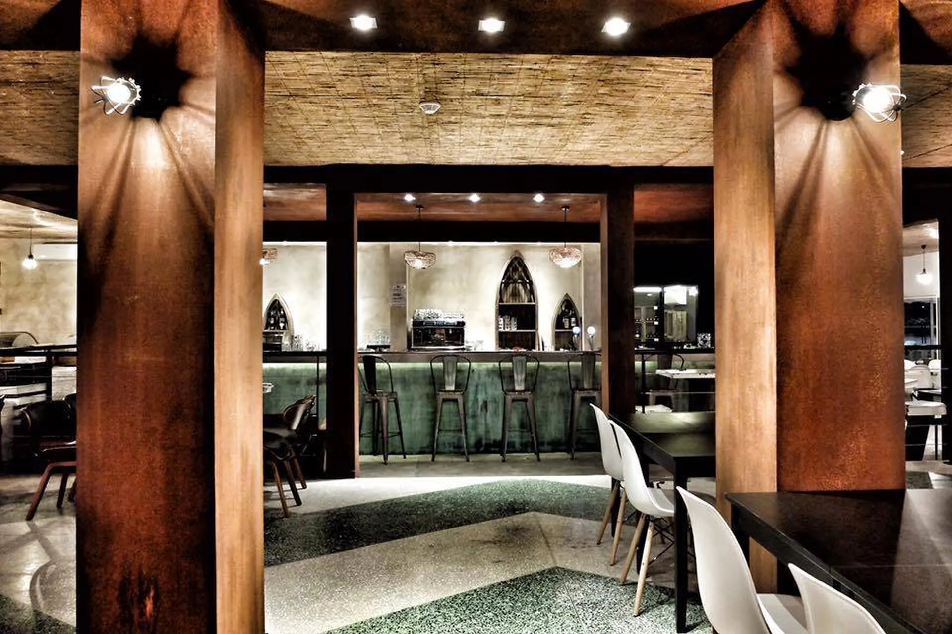 RESTAURANT LA LAGUNE en METALDECO FER OXYDE & GLACIS DECO