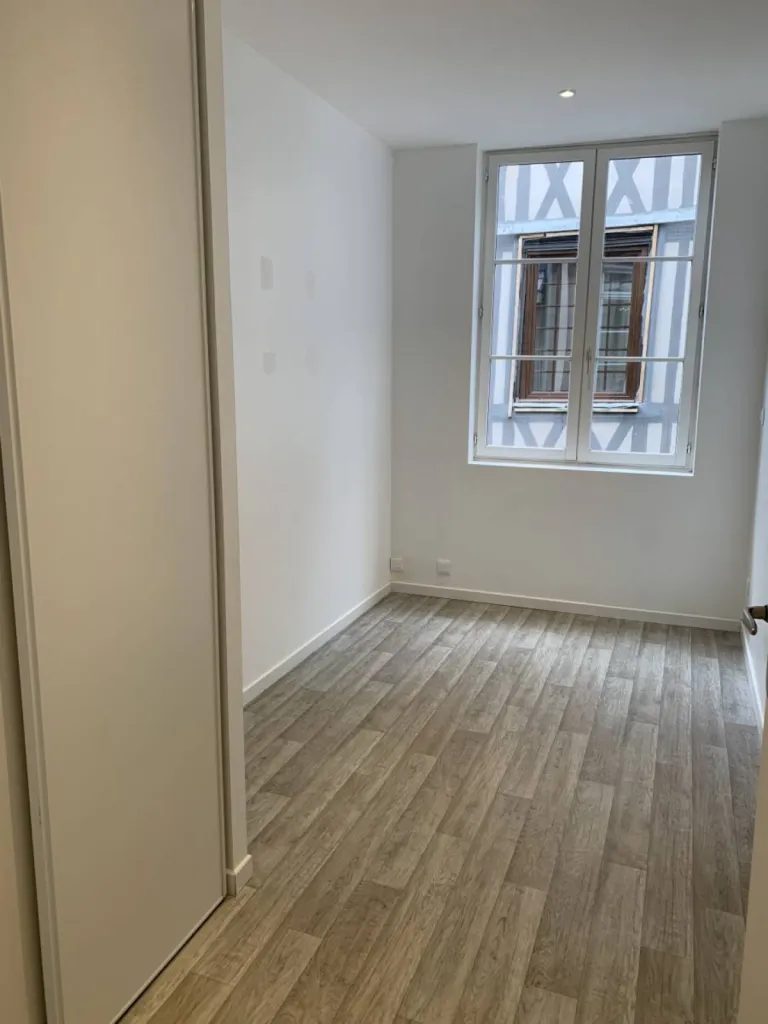 Situé au 07 rue Percière à Rouen