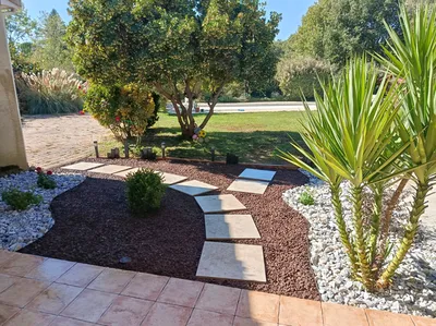 Votre équipe de paysagiste MAT'TAILLE, repense vos entrées de villa et transforme l'aspect de votre maison sur Tournefeuille proche de Toulouse.