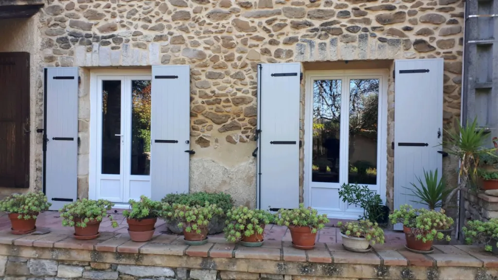 Installation de porte fenêtres en rénovation à Vaison