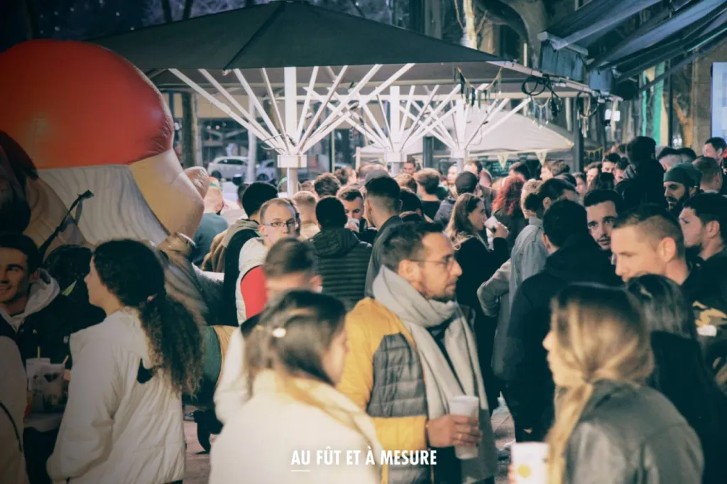 Pose de parasols avec leds et chauffages à Salon-de-Provence (13)