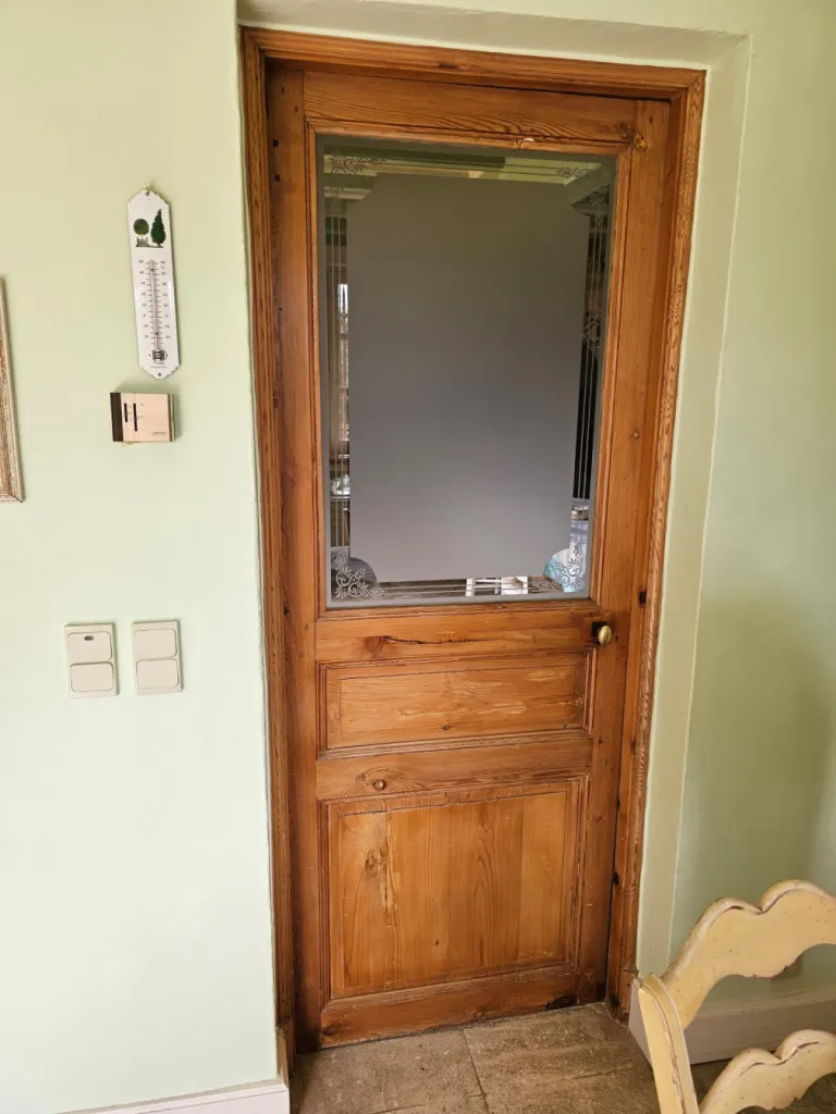 Fabrication et pose de vitres sérigraphiées par technique de sablage avec décors personnalisés à Eygalières