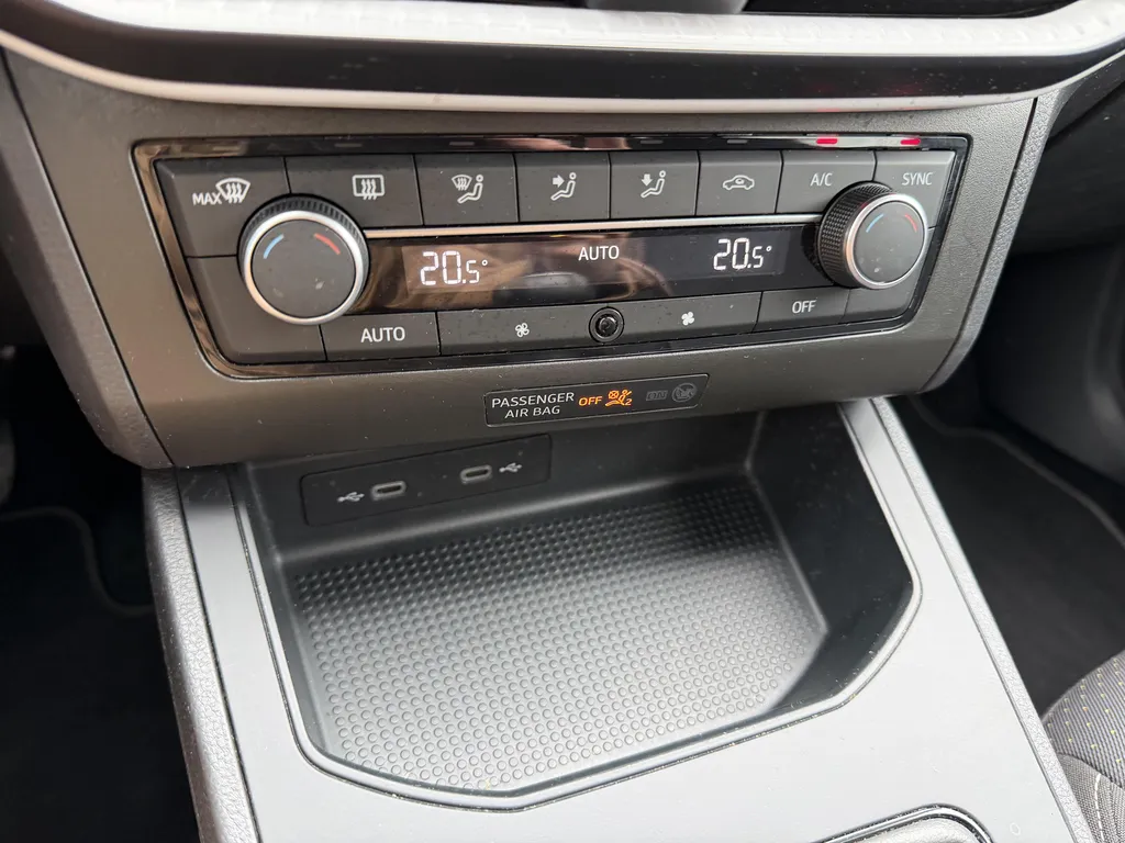 Vente Seat Ibiza d'occasion à proximité de Le Havre : Berline essence Style Business disponible chez Caudebec Automobiles