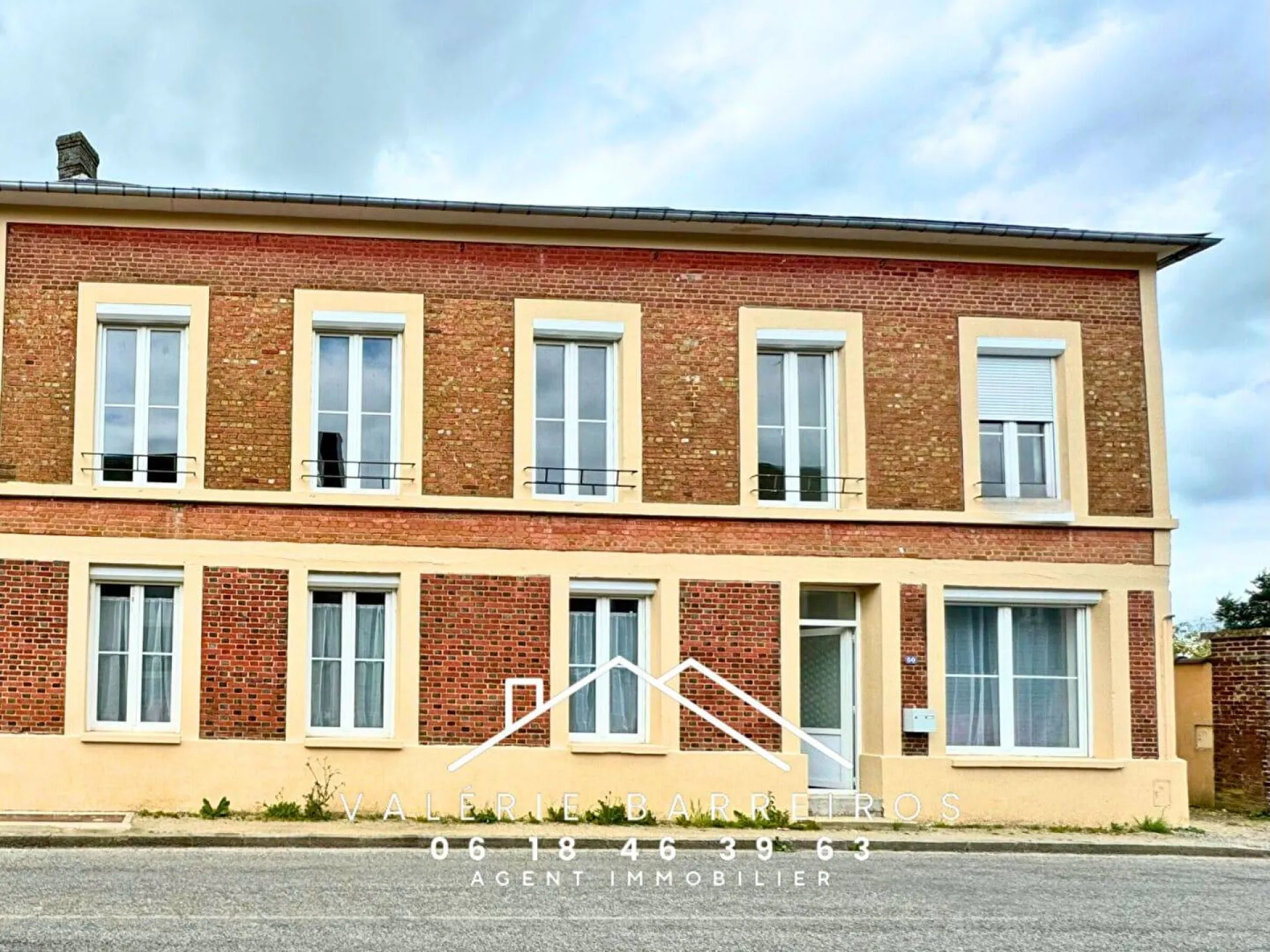 A saisir magnifique maison familiale d'environ 300 m² édifiée sur un terrain de 586 m² sur la commune de TOURVILLE LA CAMPAGNE 27370