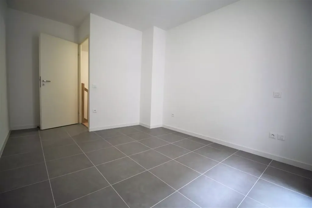 Location appartement Bordeaux, 2 pièces, 1 chambre, 41 m², 890 € / mois (charges comprises)