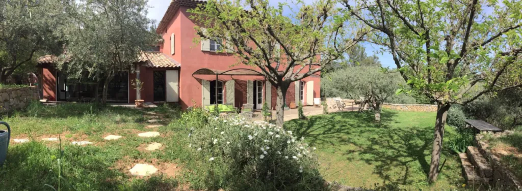 Façade d'une maison en enduit minéral 000 à BELGENTIER