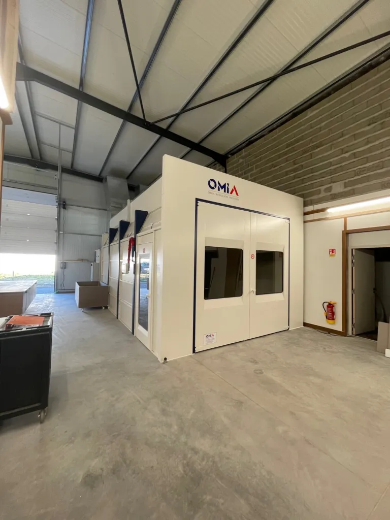 Cabine à peinture pour laquer des meubles à Bordeaux