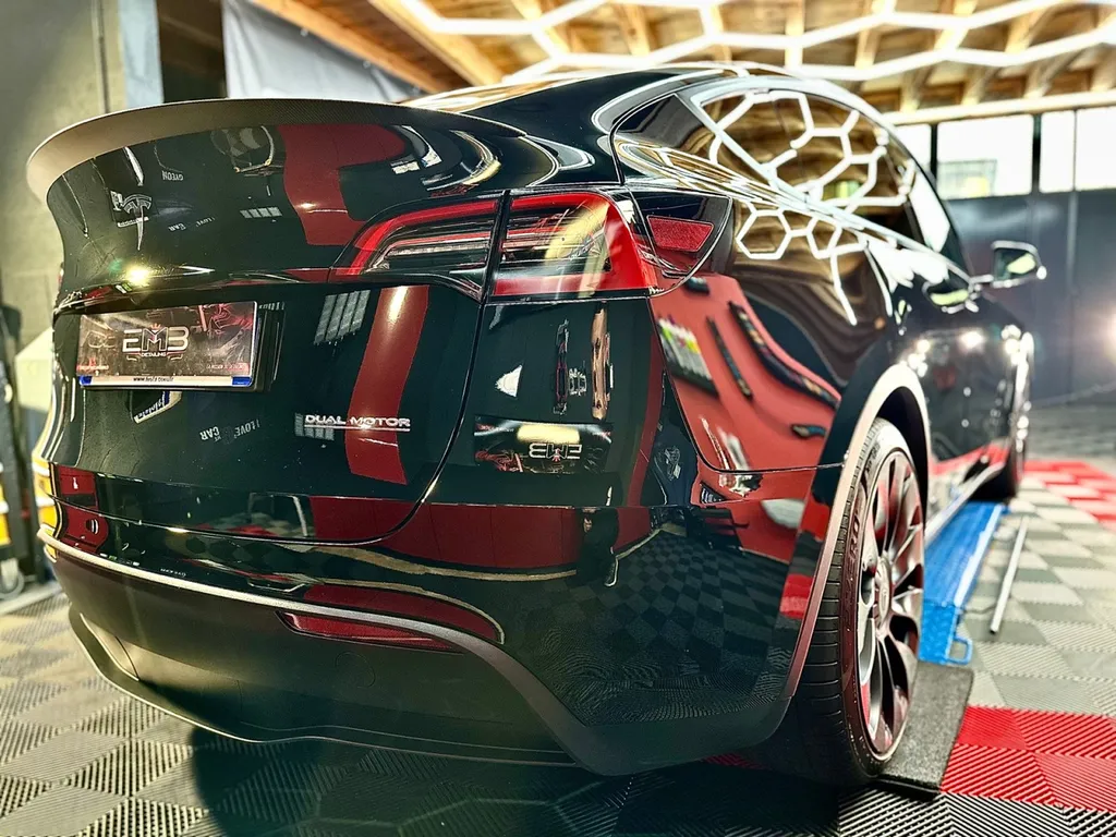 Protection carrosserie PPF Lyon plus traitement céramique carrosserie Tesla model Y Perf 