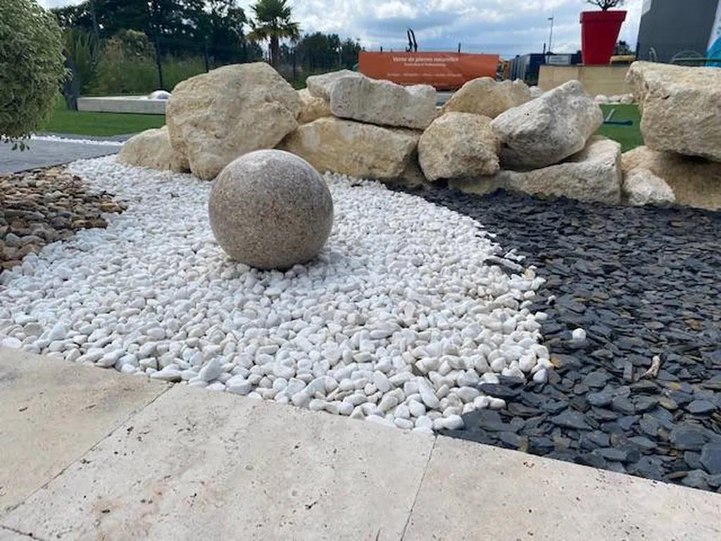 Acheter des sphères de décoration pour jardin et piscine