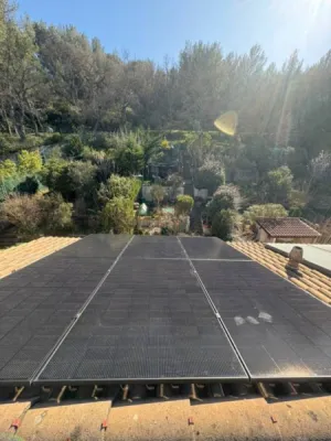 Installation de 6 panneaux solaires DualSun 500W sur toiture en tuiles mécaniques