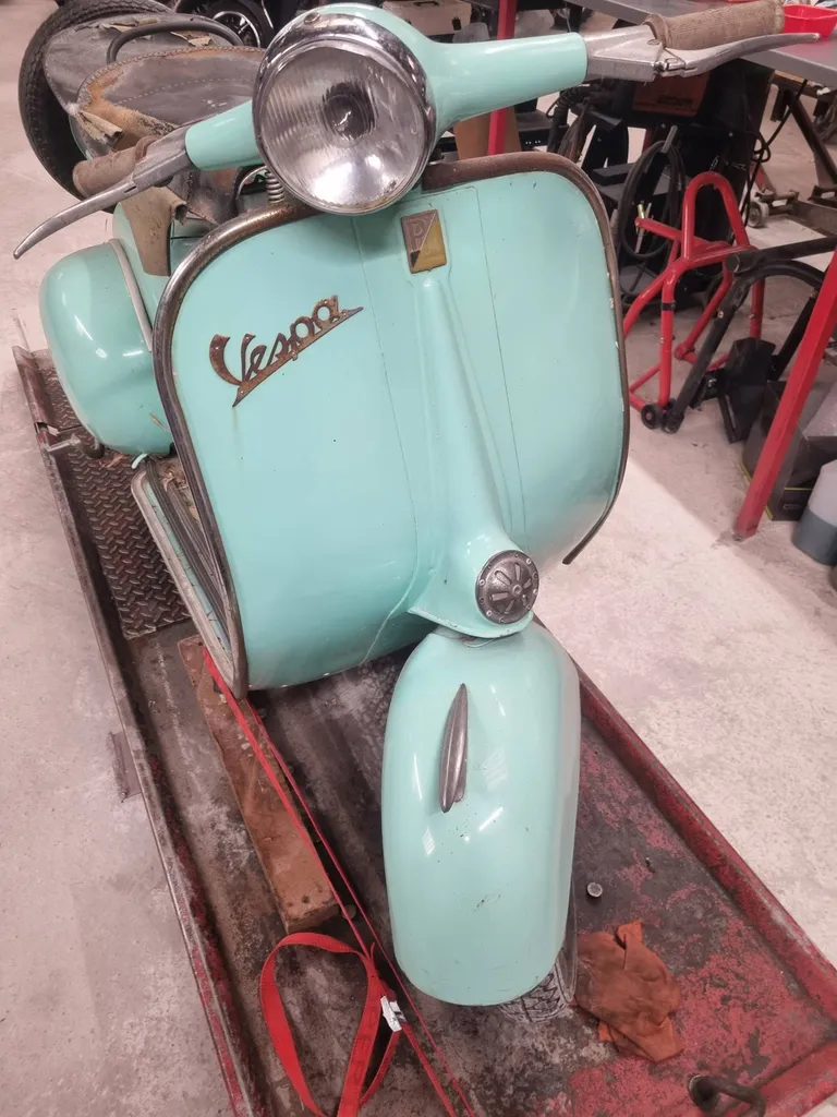 RESTAURATION VESPA GL 150 ITALIEN DE 1958 LA SEYNE SUR MER