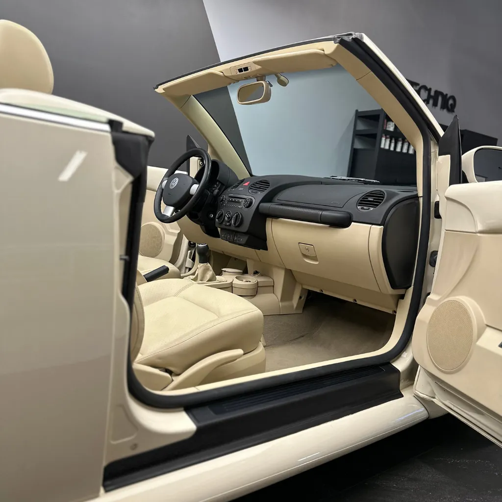 Rénovation intérieure complète d'une Volkswagen New Beetle Le Mans (72)